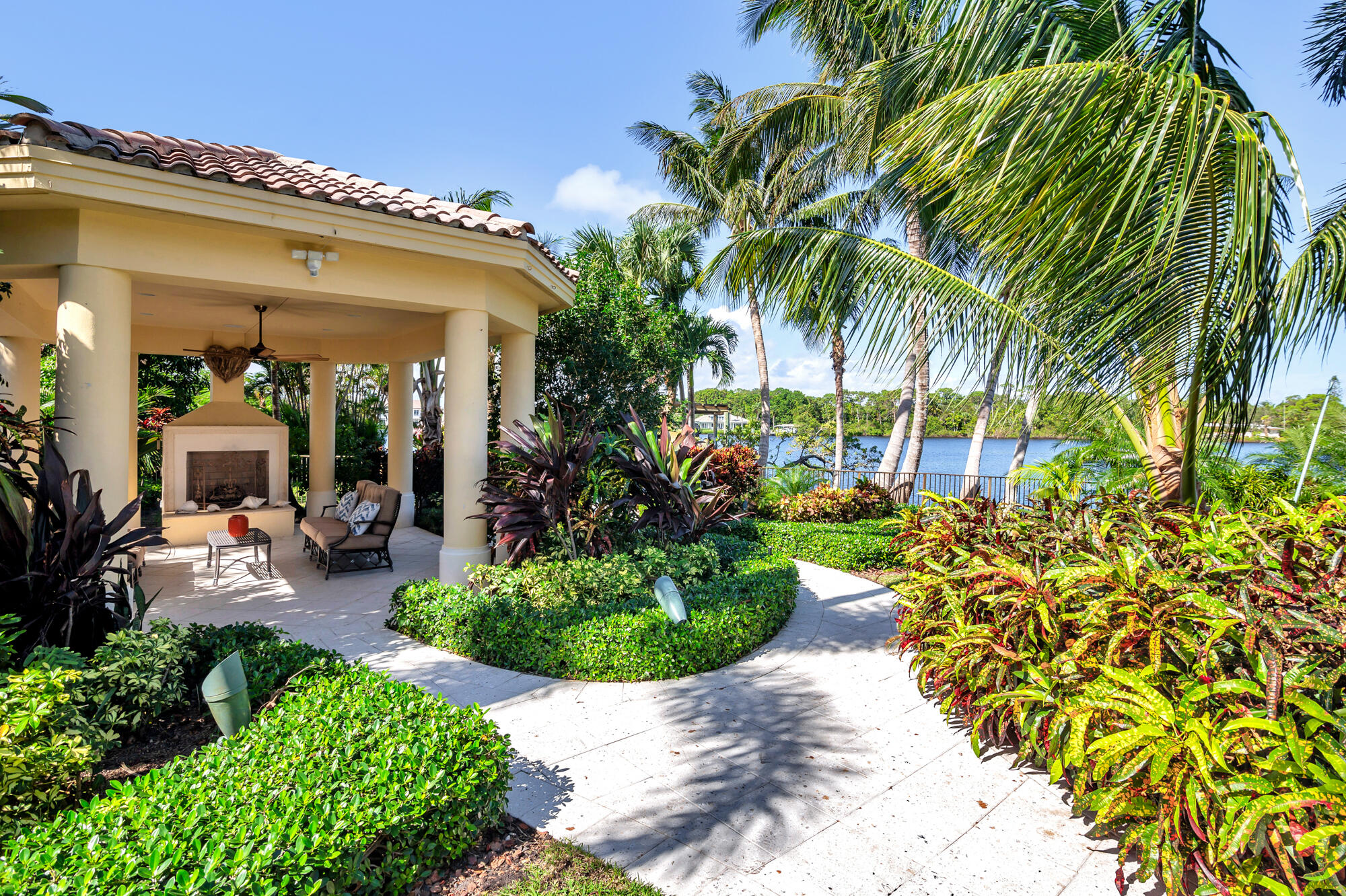 RIVERSIDE ON THE LOXAHATCHEE - Residential