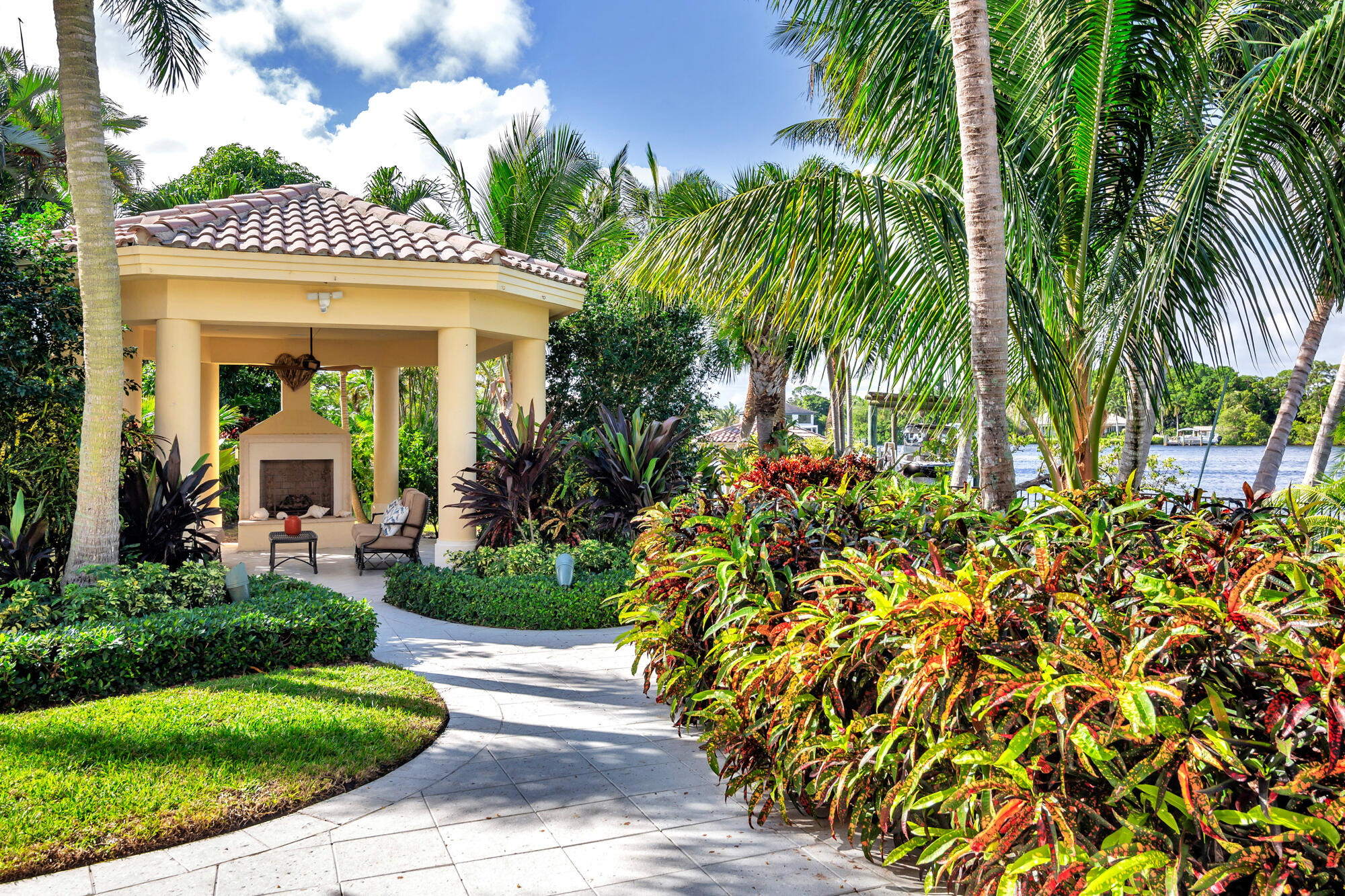 RIVERSIDE ON THE LOXAHATCHEE - Residential