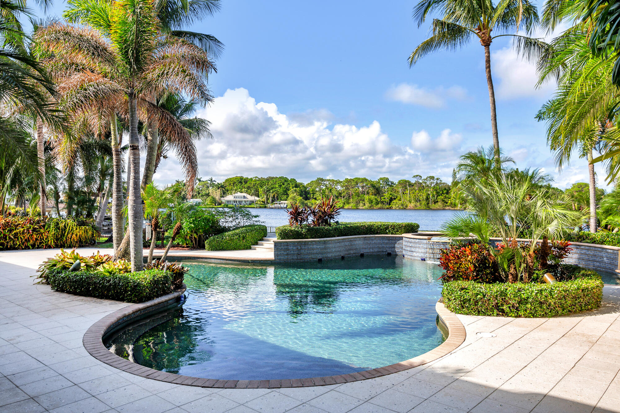 RIVERSIDE ON THE LOXAHATCHEE - Residential