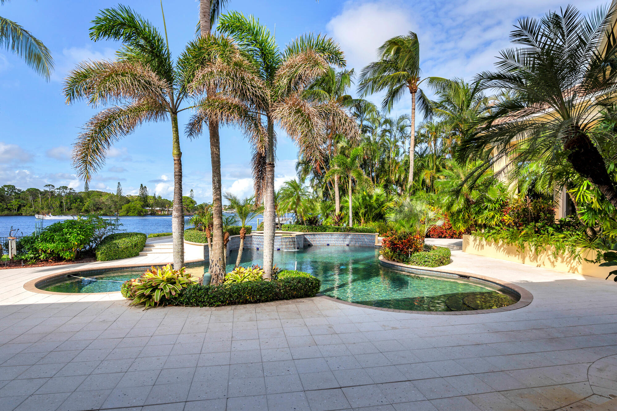 RIVERSIDE ON THE LOXAHATCHEE - Residential