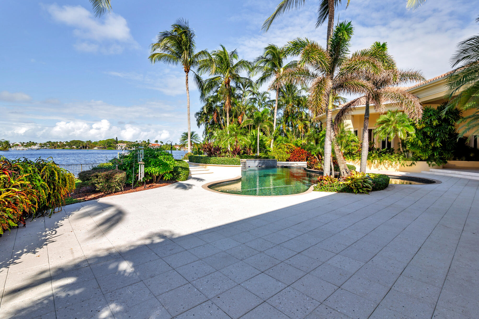 RIVERSIDE ON THE LOXAHATCHEE - Residential