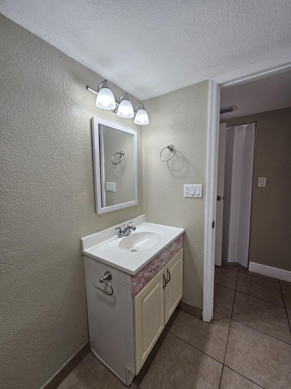 HERITAGE CIRCLE CONDO - Residential Lease