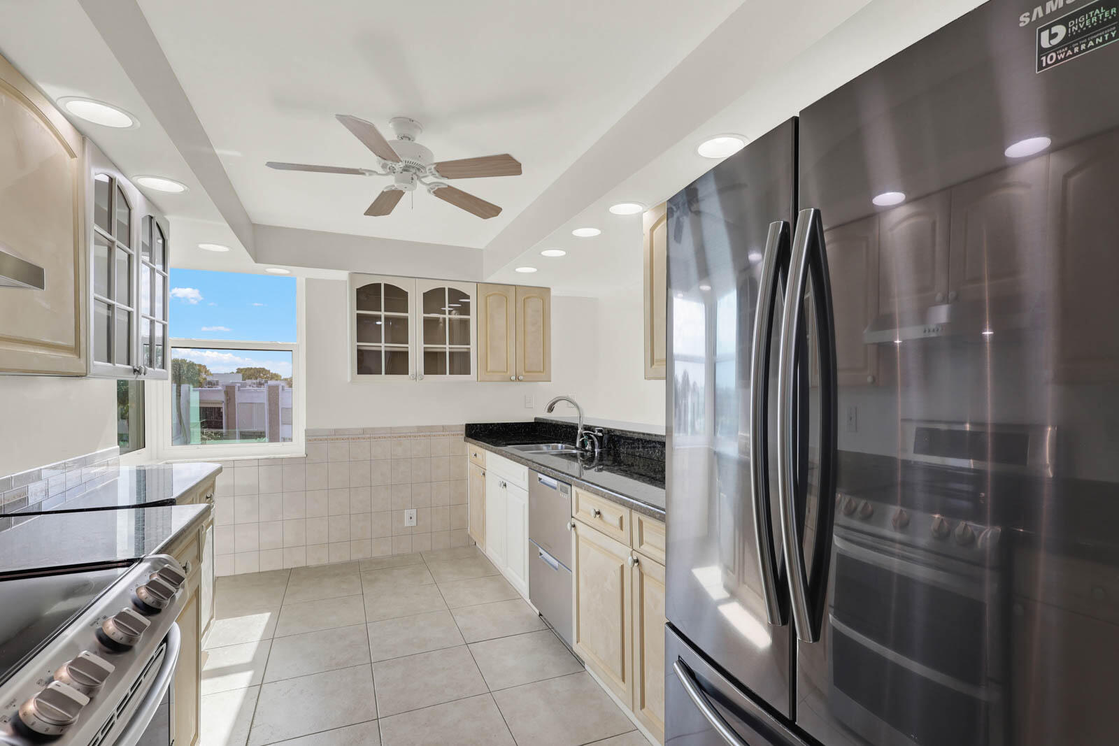 CIRCLE BAY YACHT CLUB CONDO - Residential