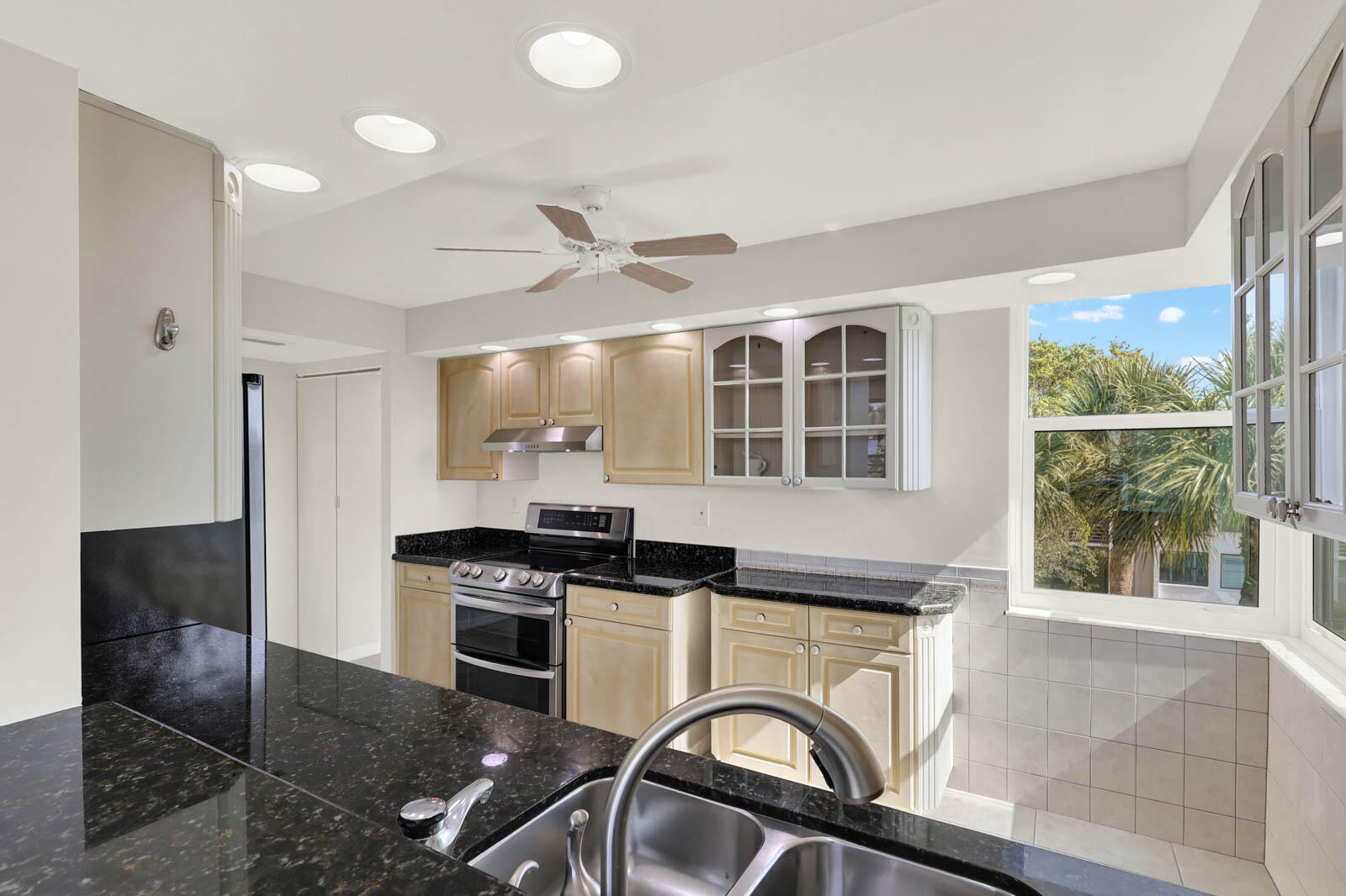 CIRCLE BAY YACHT CLUB CONDO - Residential