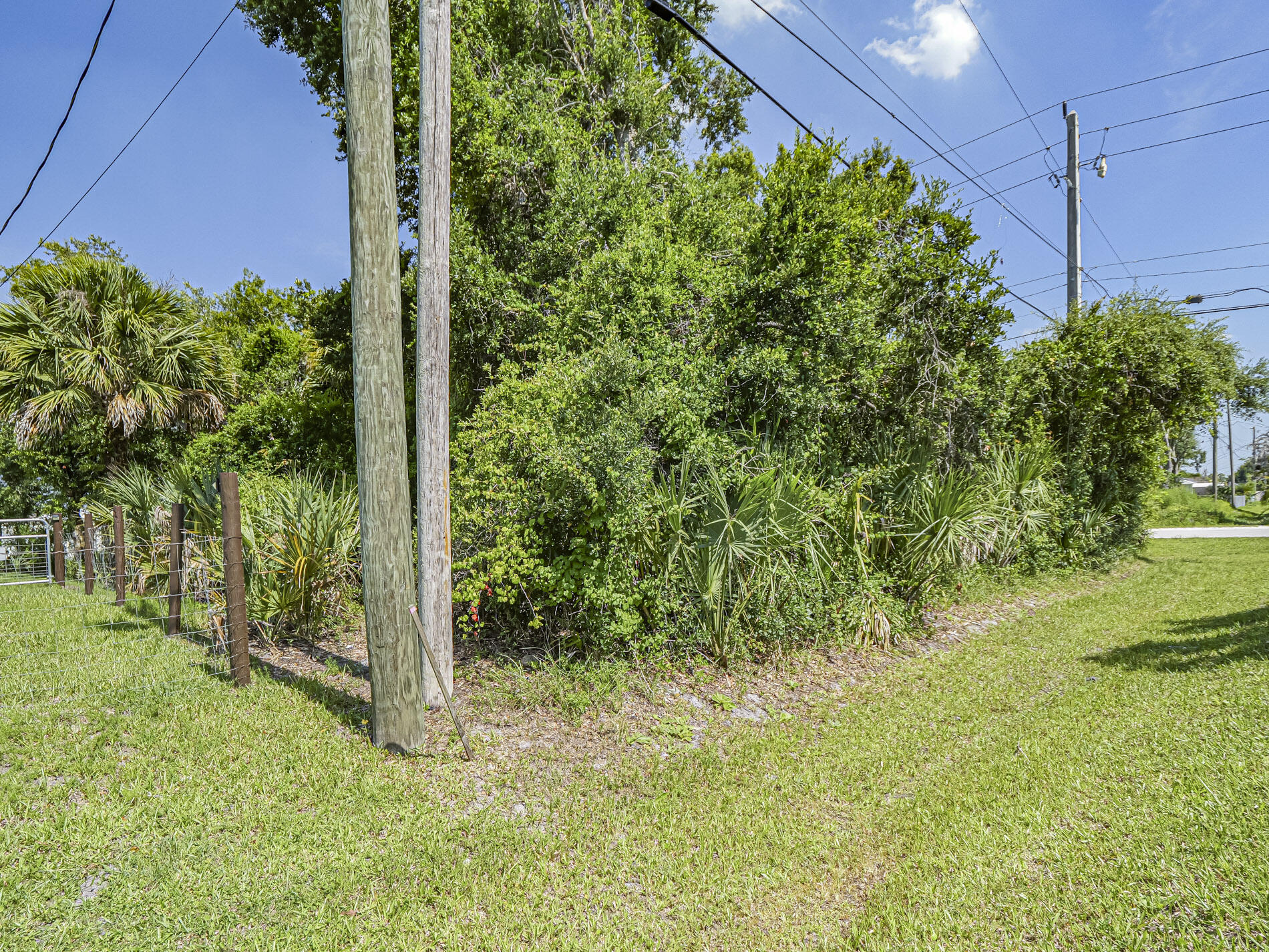 VERO LAKE ESTATES UNIT O - Land