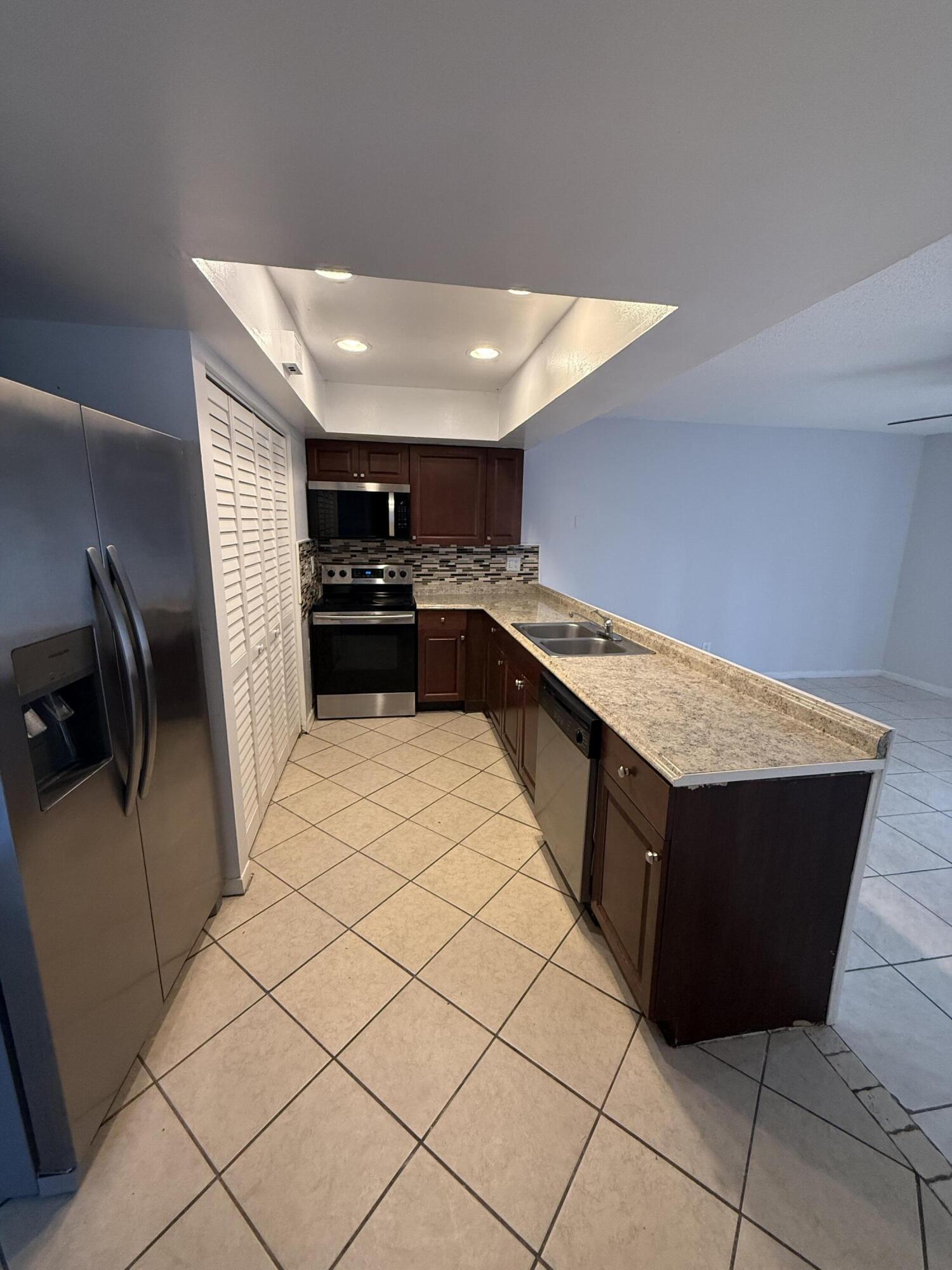 SOUTH SHORE 4 OF WELLINGTON - Residential Lease