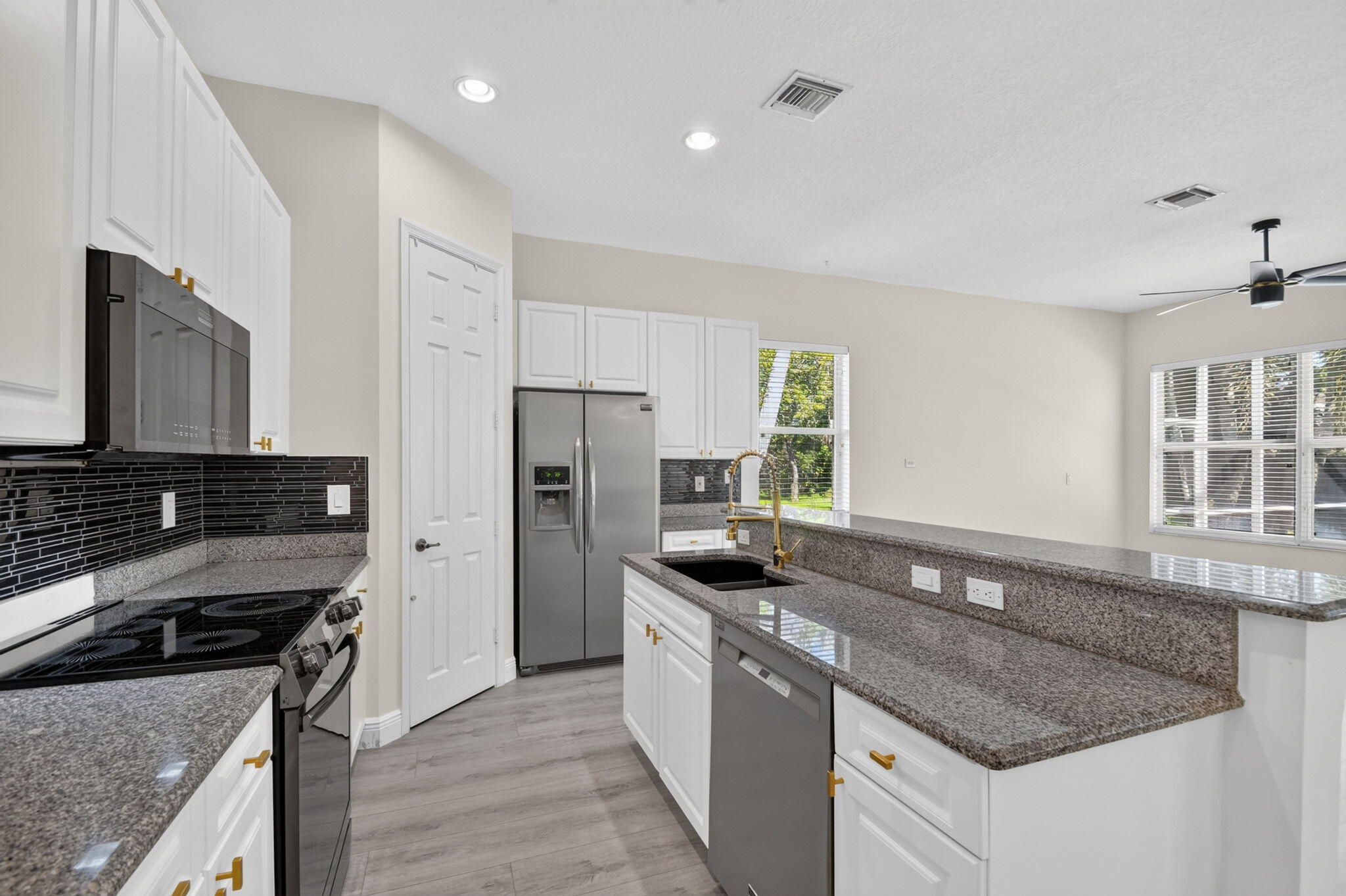 WHITEHORSE ESTATES - Residential