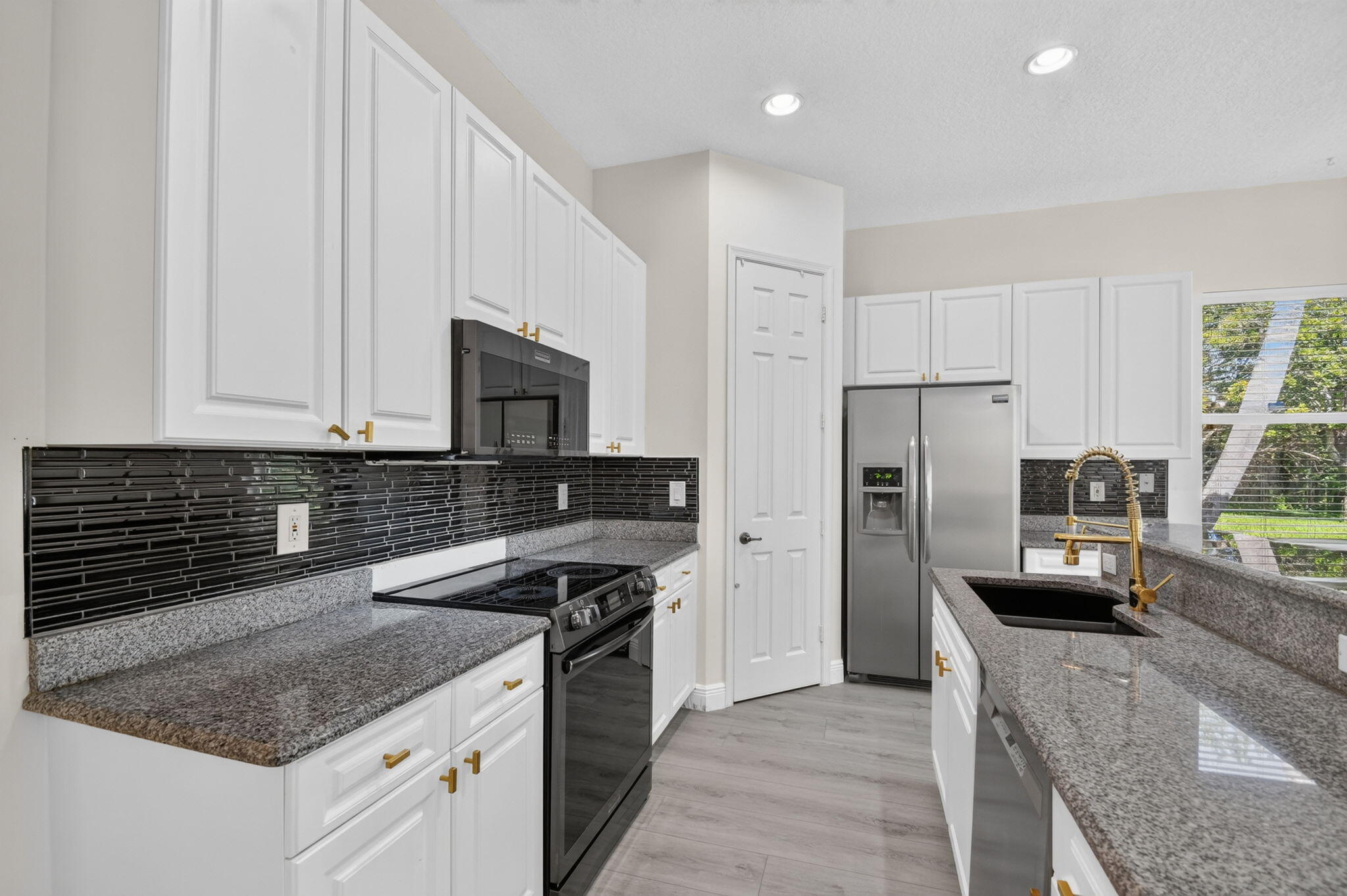 WHITEHORSE ESTATES - Residential