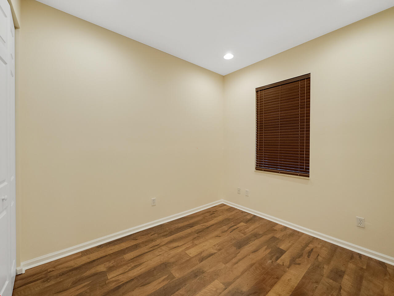VISTABELLA AT RENAISSANCE COMMONS PUD - Residential Lease