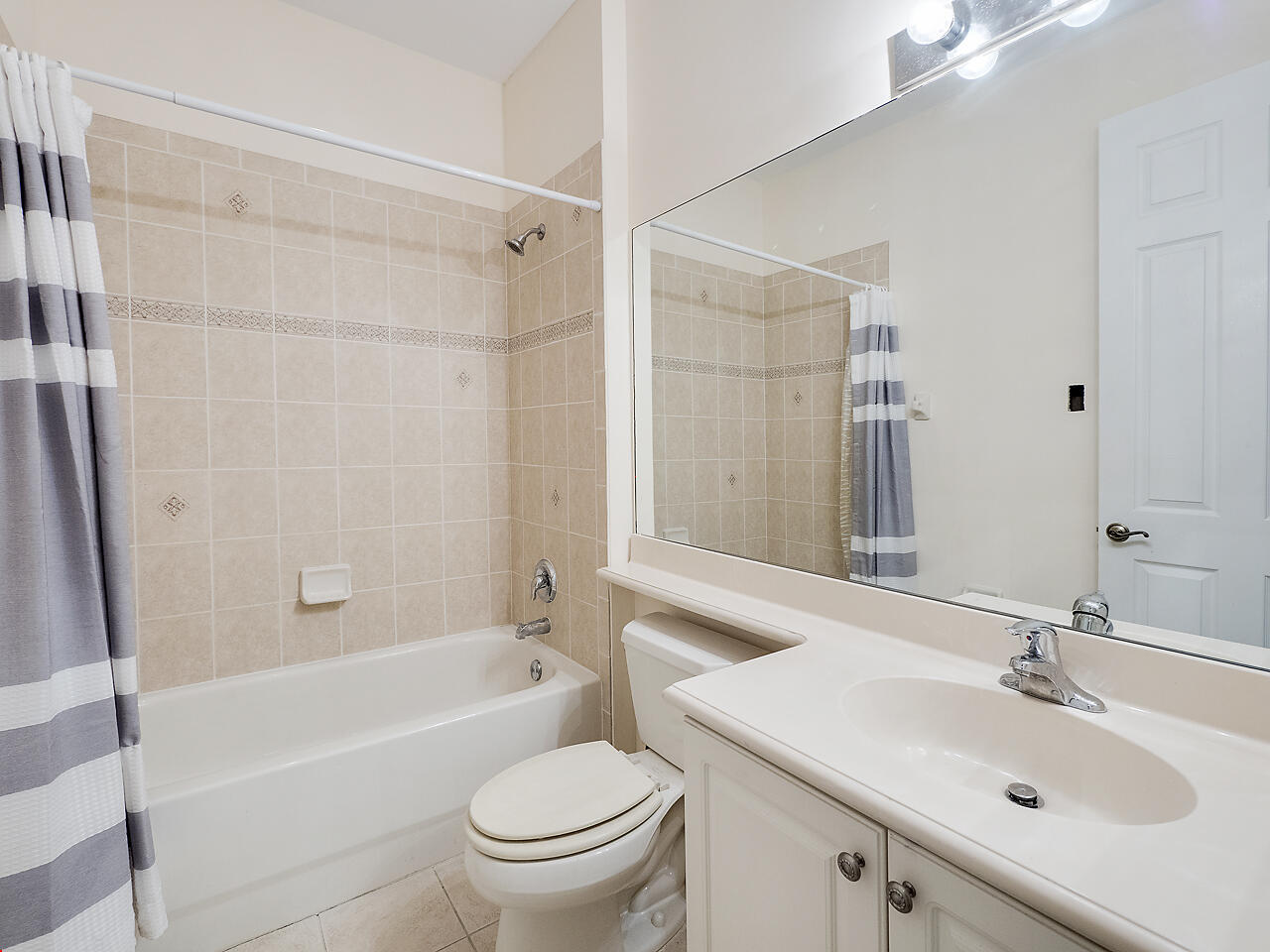 VISTABELLA AT RENAISSANCE COMMONS PUD - Residential Lease
