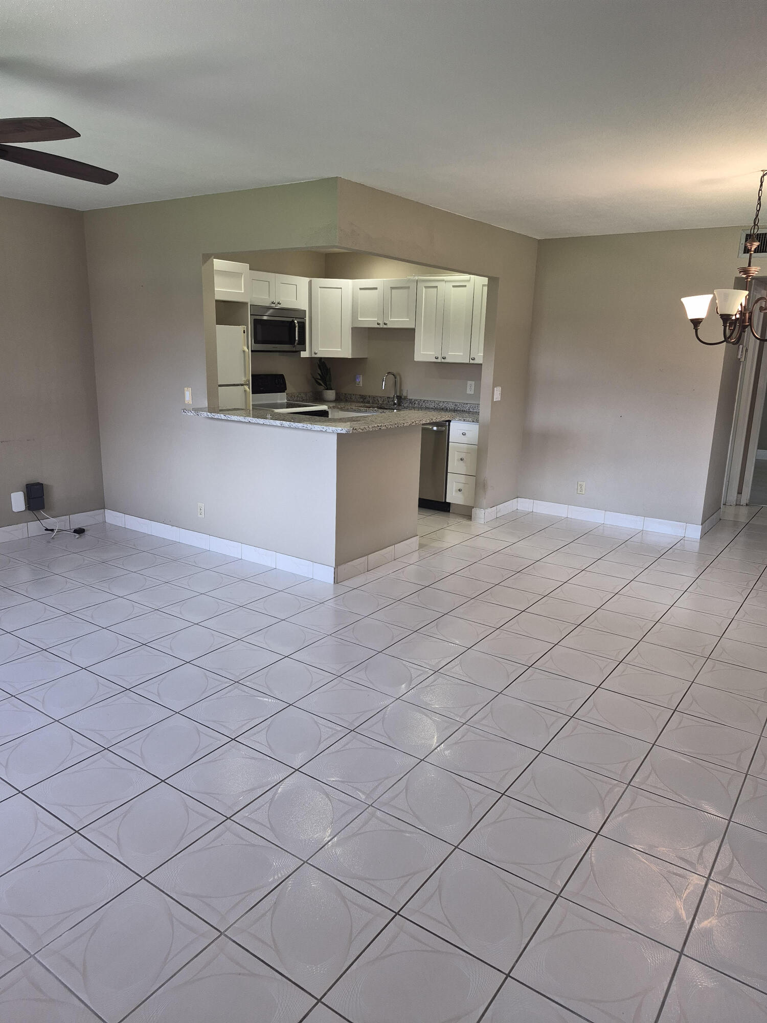 KINGS POINT SEVILLE CONDOS - Residential