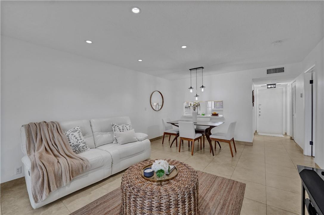 THE GREENS CONDO - Residential