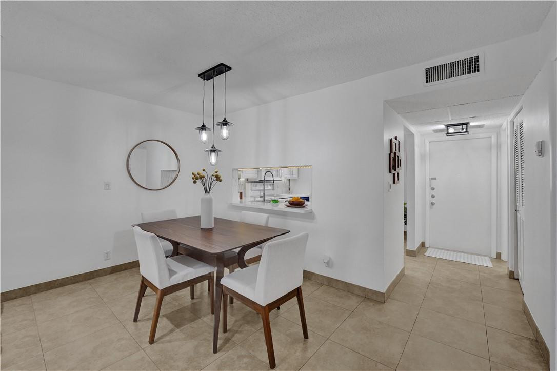 THE GREENS CONDO - Residential