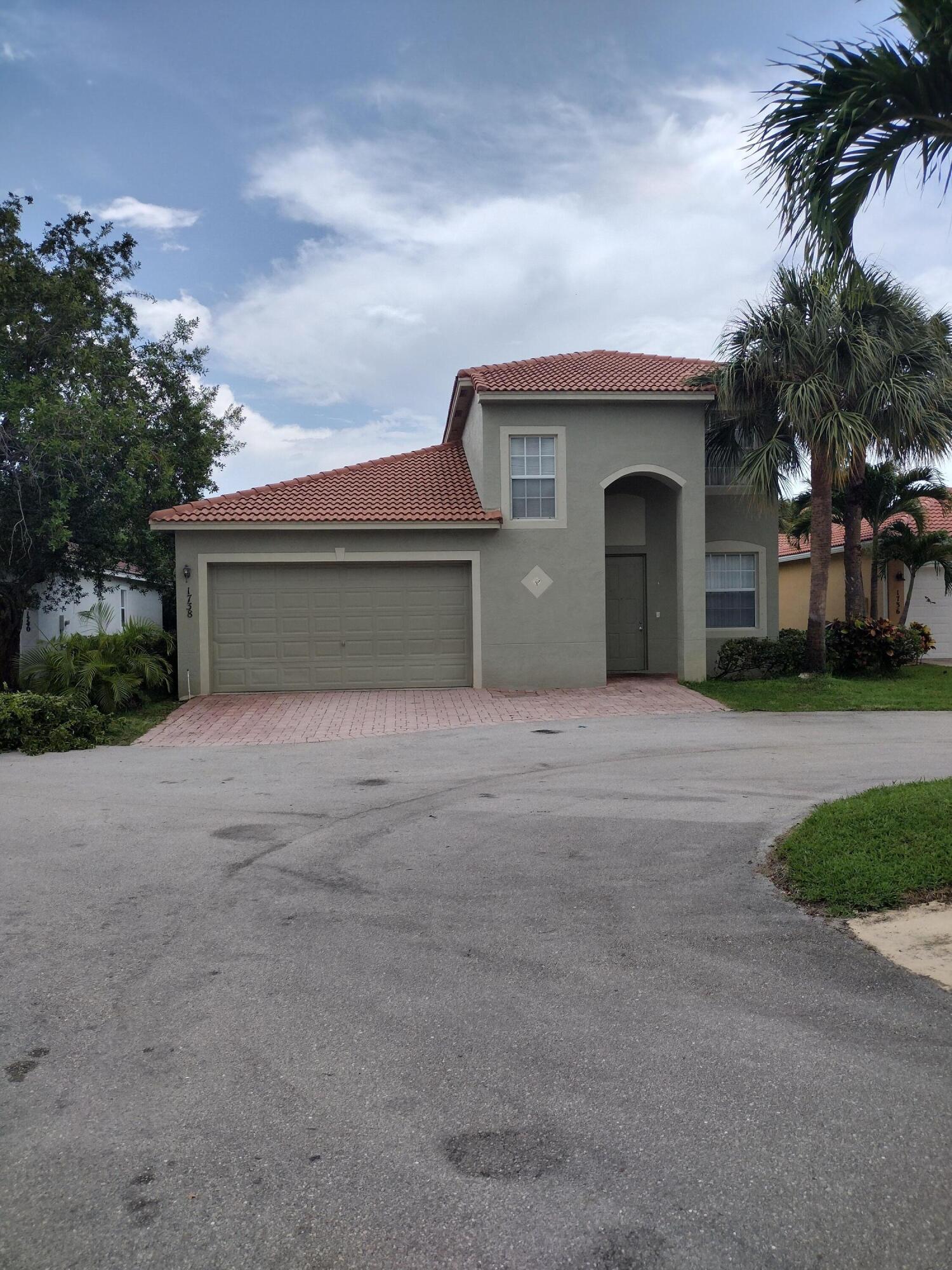 Beautiful 3BR & 2.5 BA house located in A-rated school area in a quiet family-friendly Wellington Lakes Community in the heart of City of Wellington. The House is featured with high ceiling, open floor plan, spacious living room, tile and laminate floor, 2-car garage, and high efficient A/C system