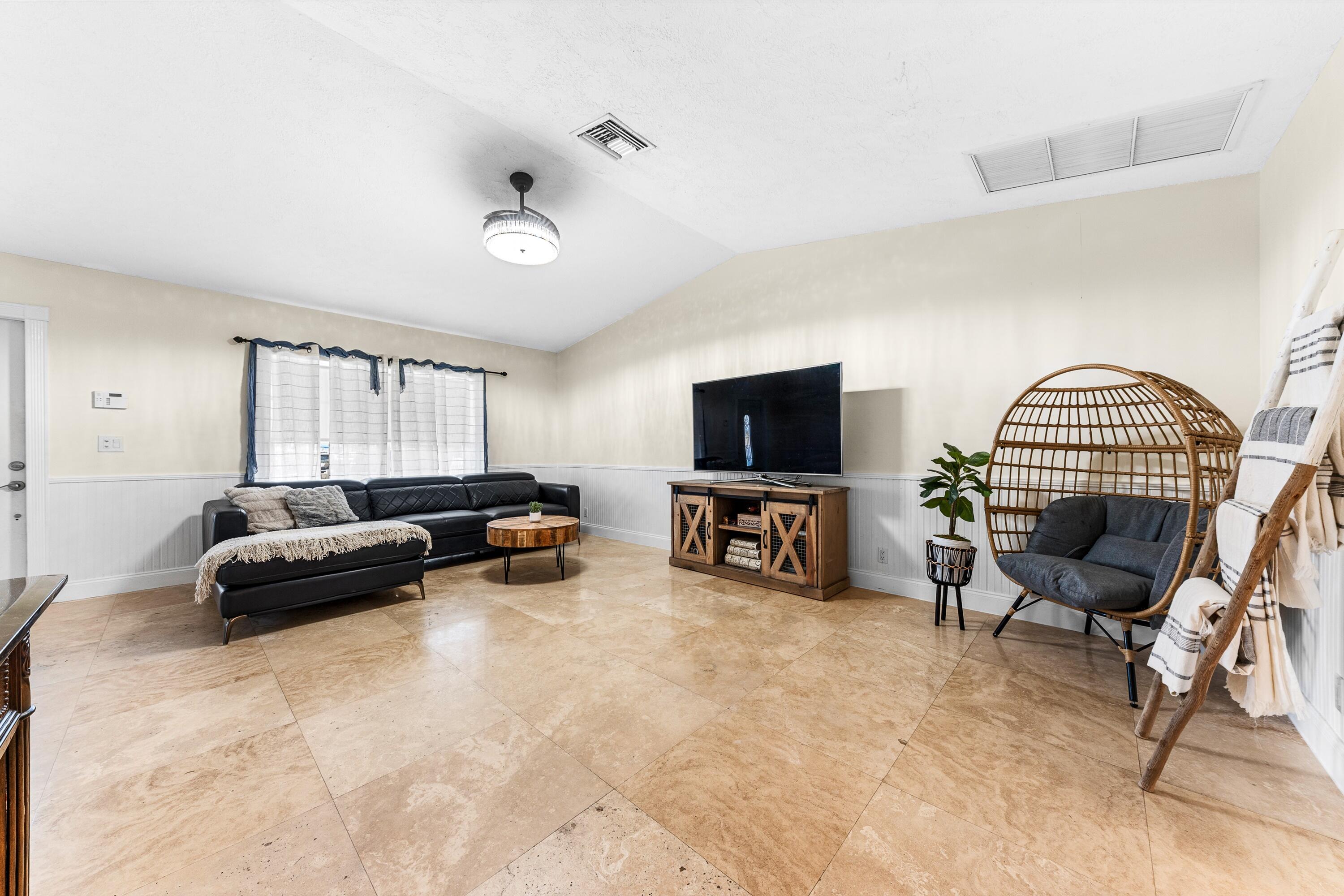 PALM BEACH FARMS CO 3 - Residential
