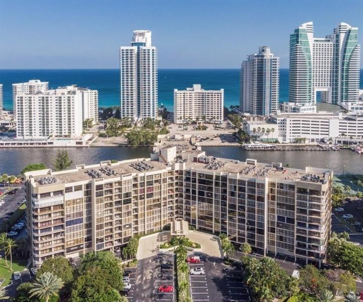 Towers of Oceanview - Residential