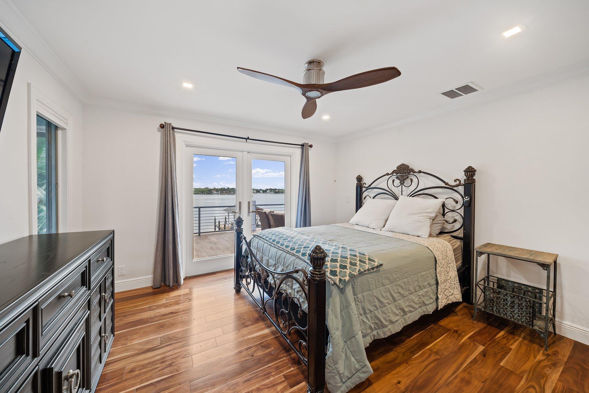 TEQUESTA COUNTRY CLUB - Residential