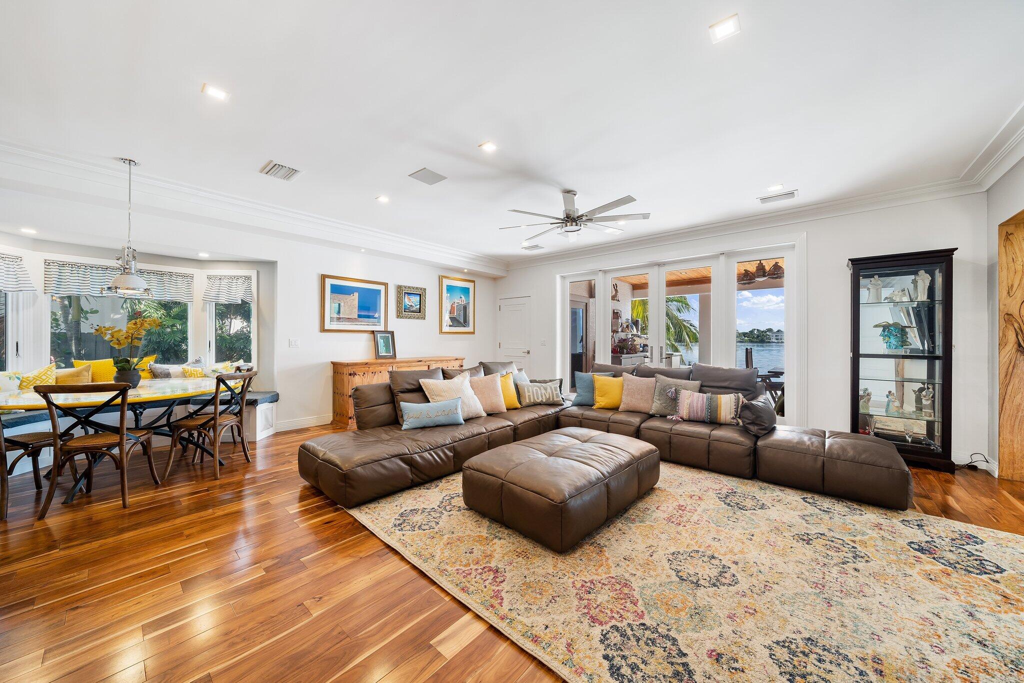 TEQUESTA COUNTRY CLUB - Residential
