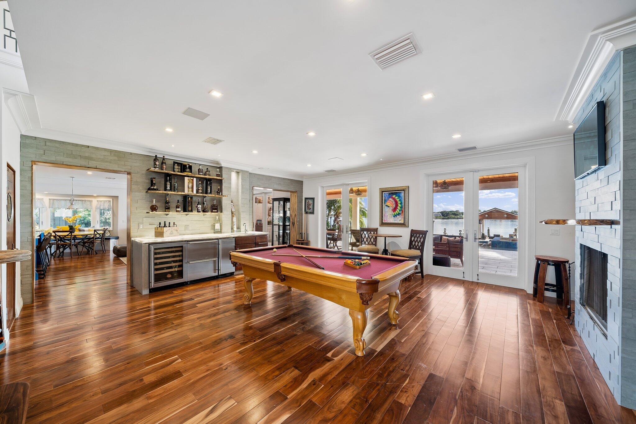 TEQUESTA COUNTRY CLUB - Residential
