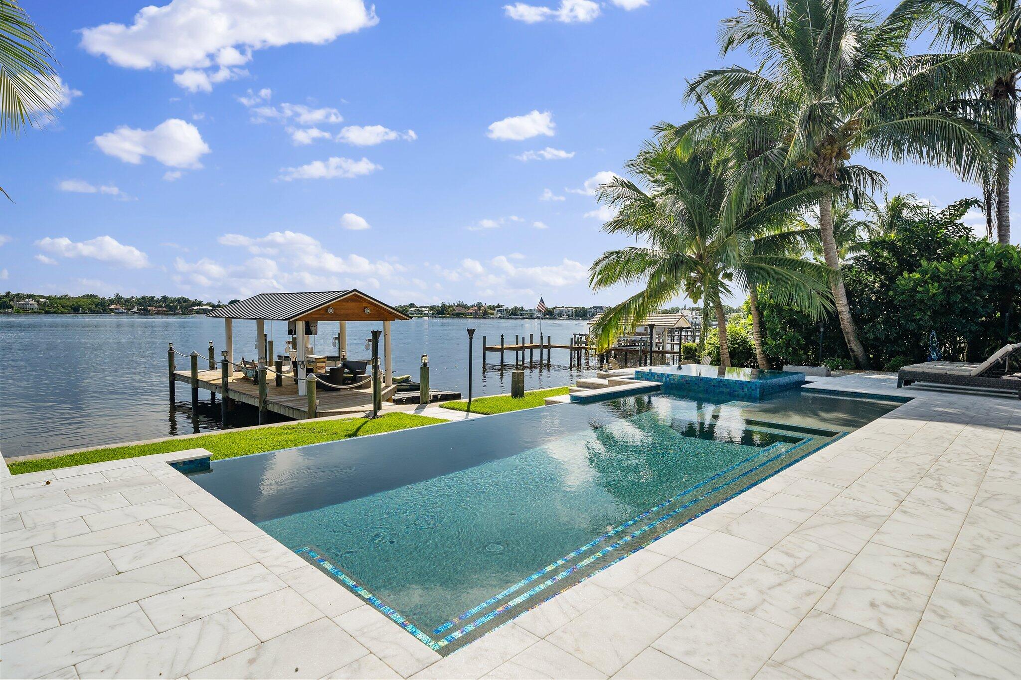 TEQUESTA COUNTRY CLUB - Residential