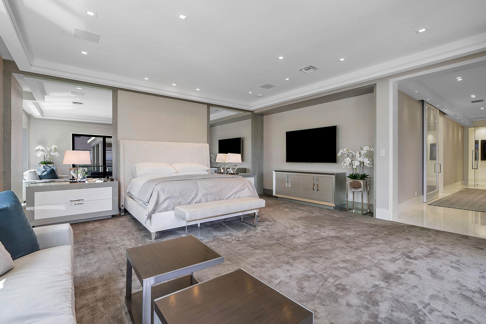 ROYAL PALM YACHT & COUNTRY CLUB - Residential