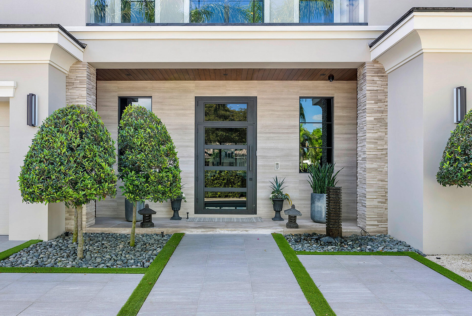 ROYAL PALM YACHT & COUNTRY CLUB - Residential