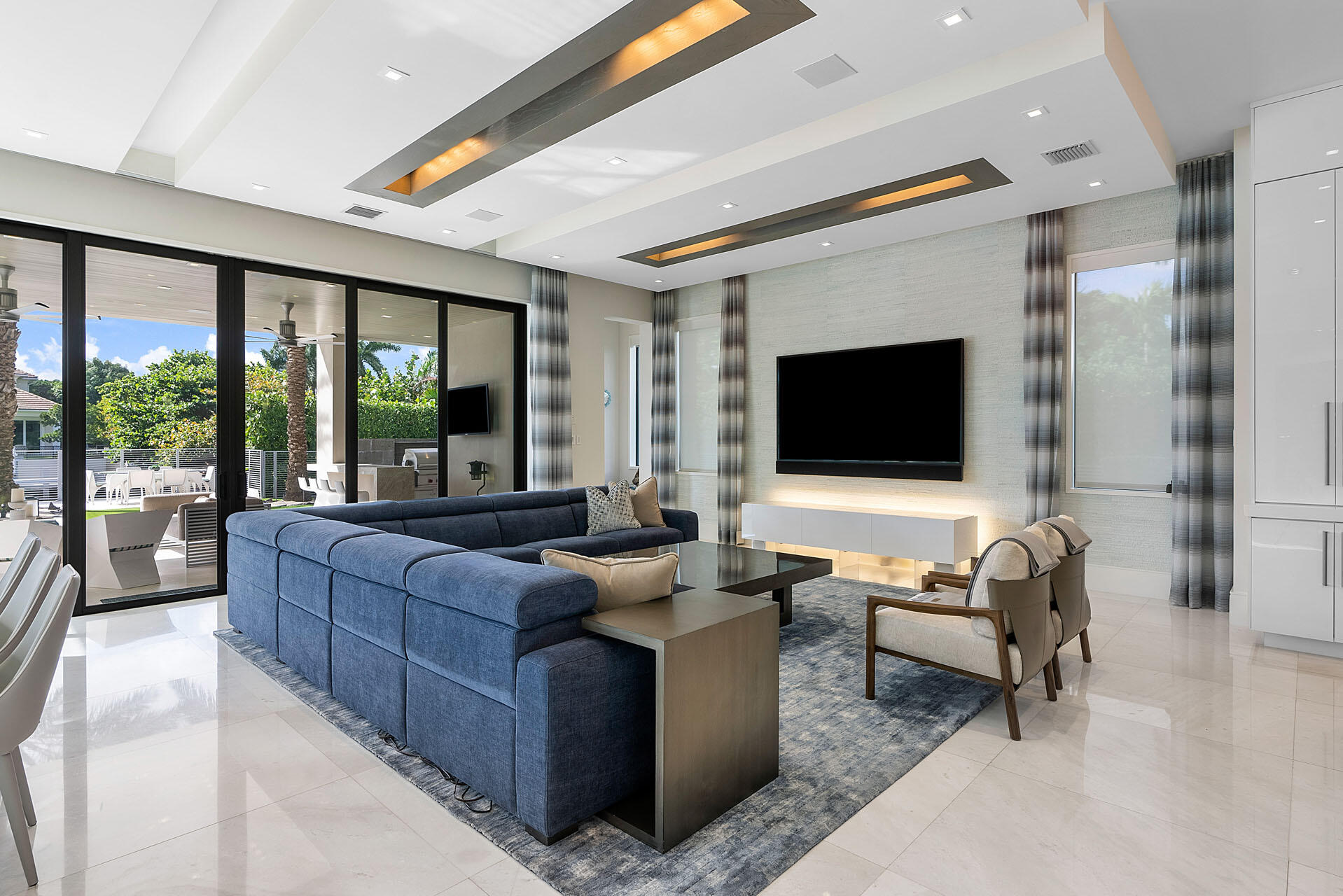 ROYAL PALM YACHT & COUNTRY CLUB - Residential