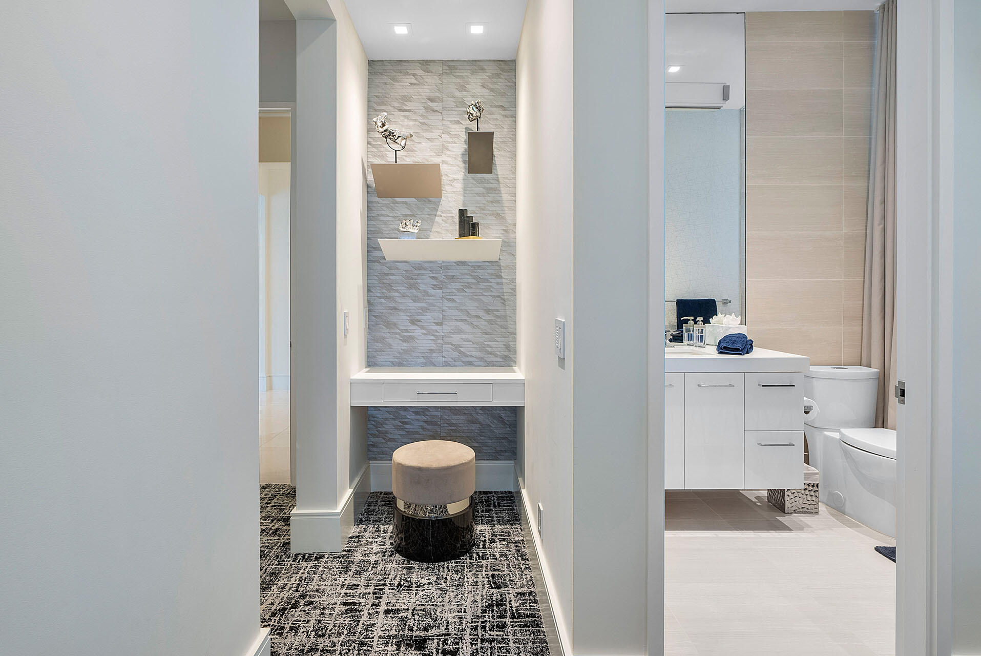 ROYAL PALM YACHT & COUNTRY CLUB - Residential