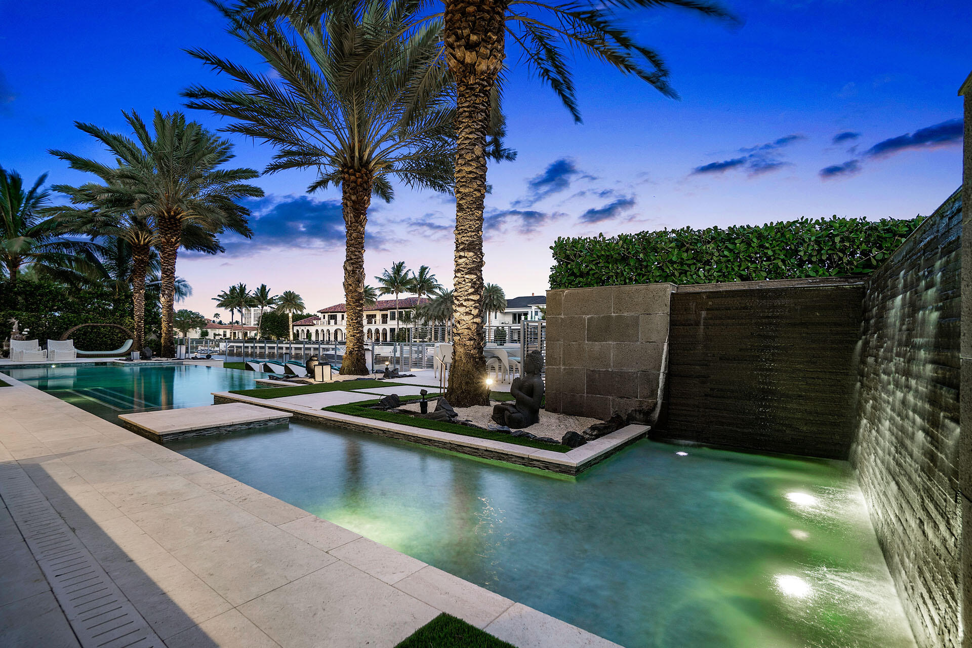 ROYAL PALM YACHT & COUNTRY CLUB - Residential