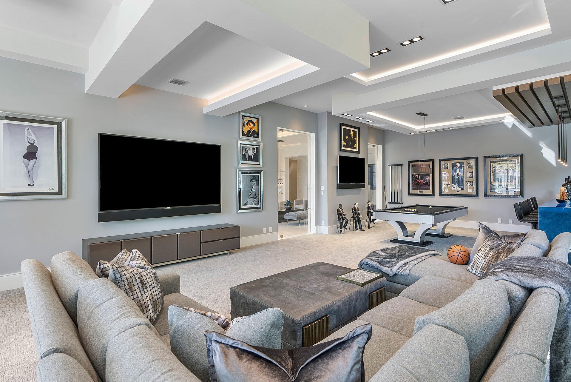 ROYAL PALM YACHT & COUNTRY CLUB - Residential