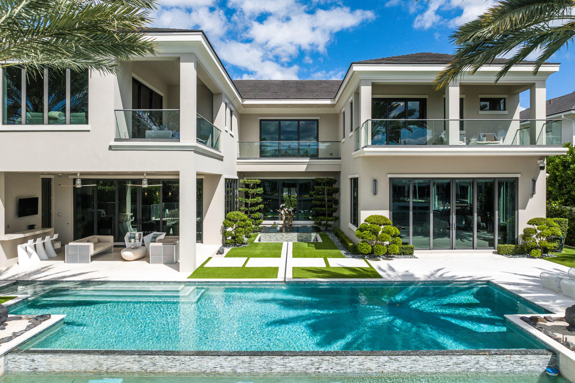 ROYAL PALM YACHT & COUNTRY CLUB - Residential