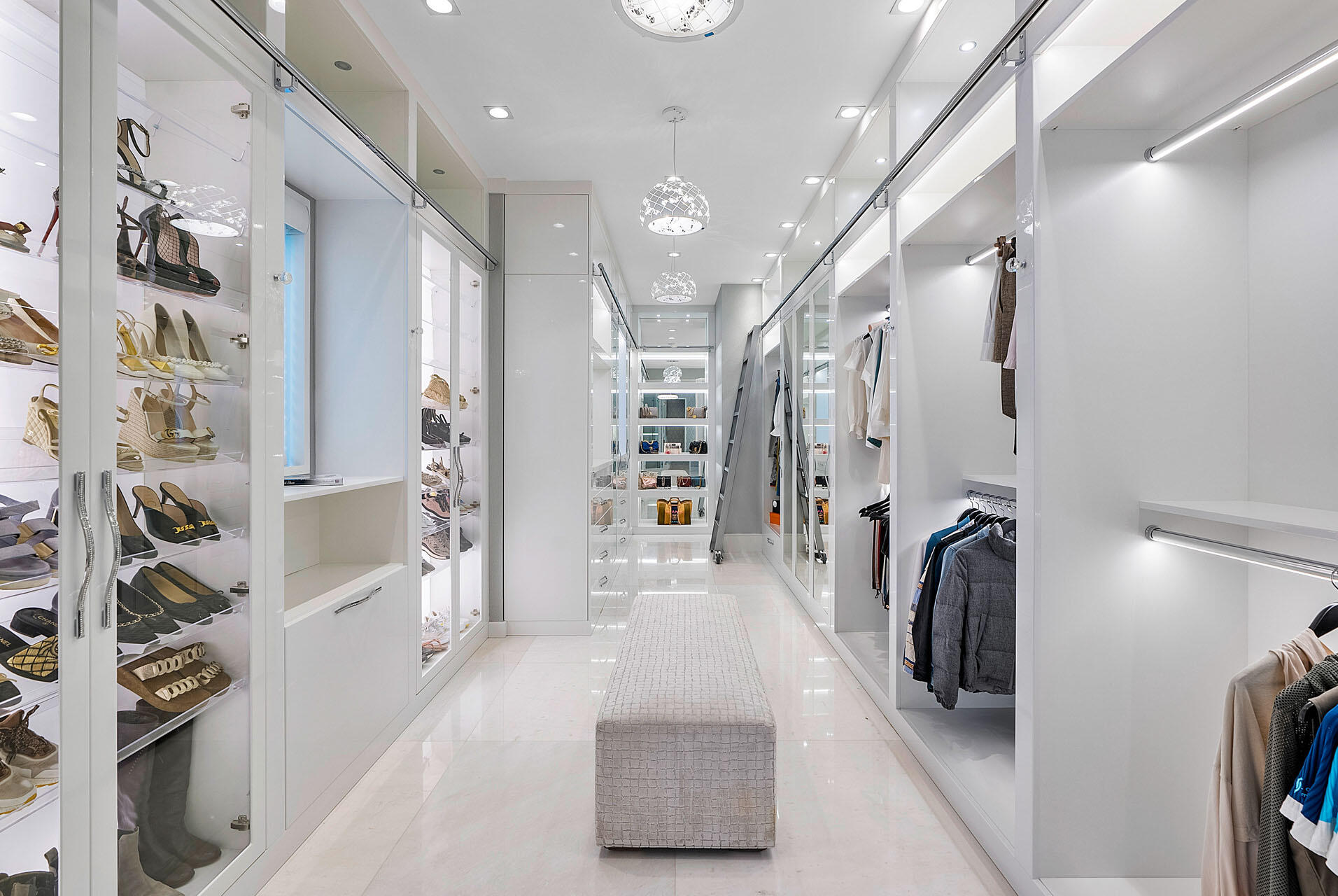 ROYAL PALM YACHT & COUNTRY CLUB - Residential