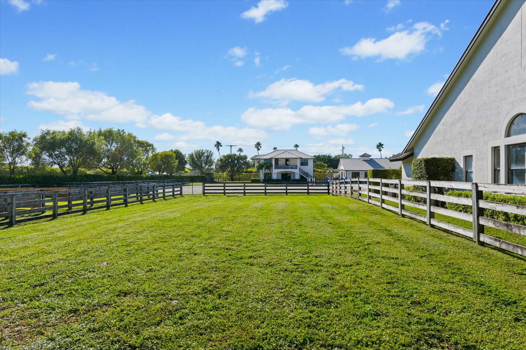 SADDLE TRAIL PARK OF WELLINGTON - Residential
