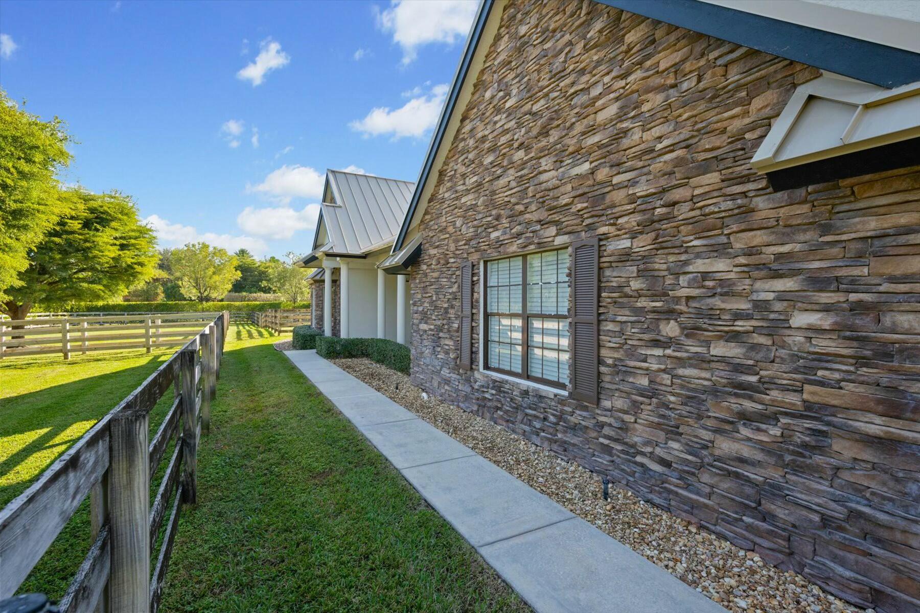 SADDLE TRAIL PARK OF WELLINGTON - Residential
