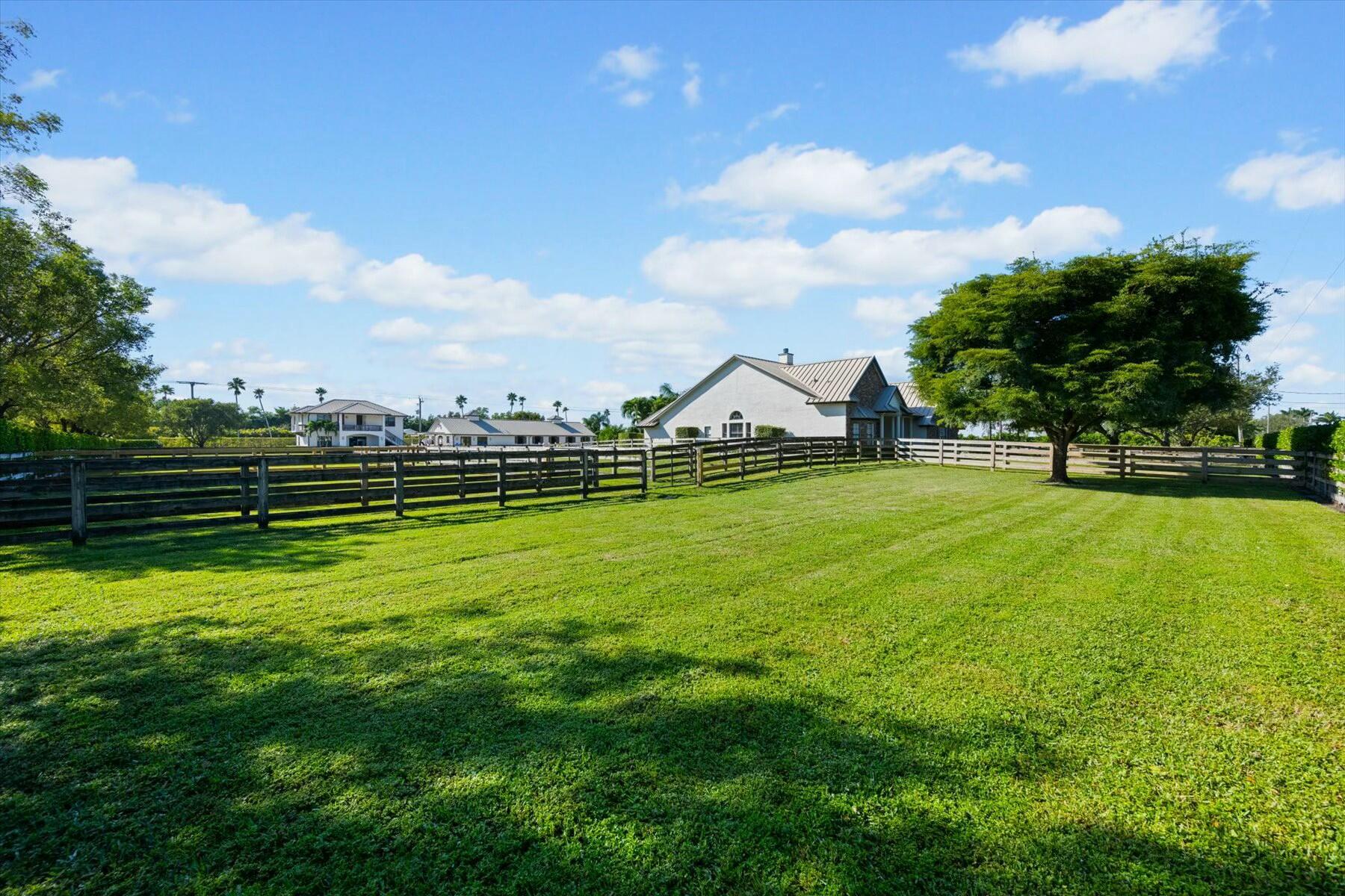 SADDLE TRAIL PARK OF WELLINGTON - Residential