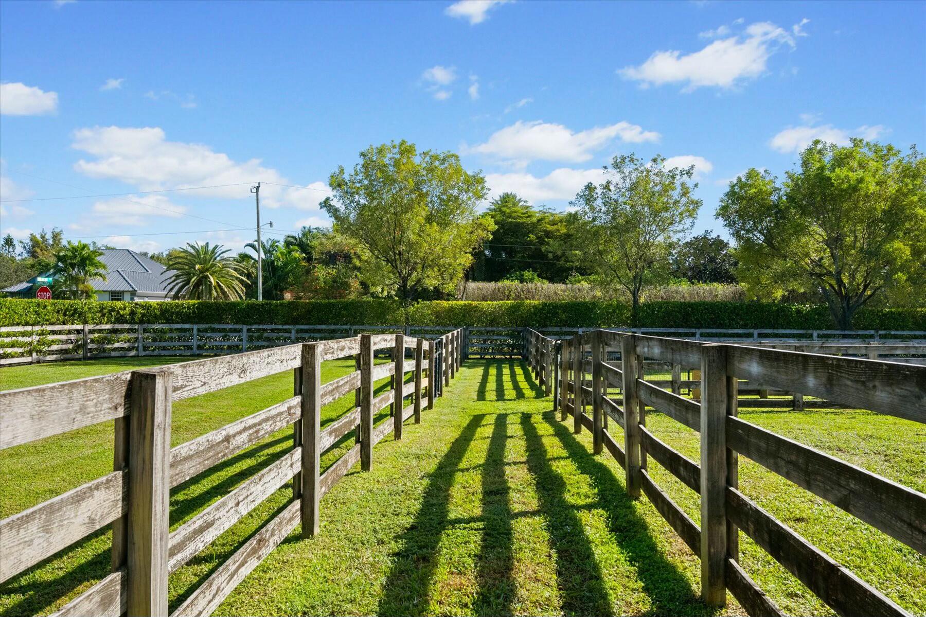 SADDLE TRAIL PARK OF WELLINGTON - Residential