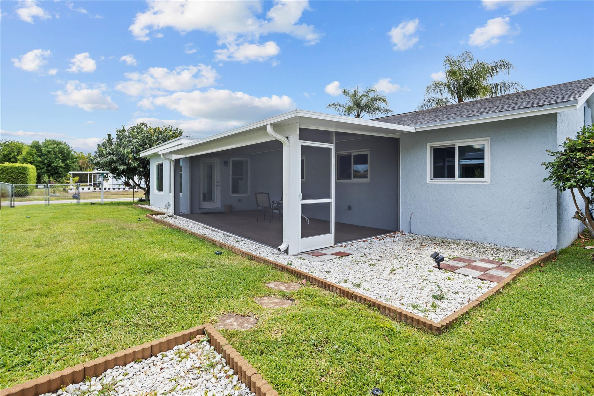COUNTRY LANE ESTATES - Residential Lease