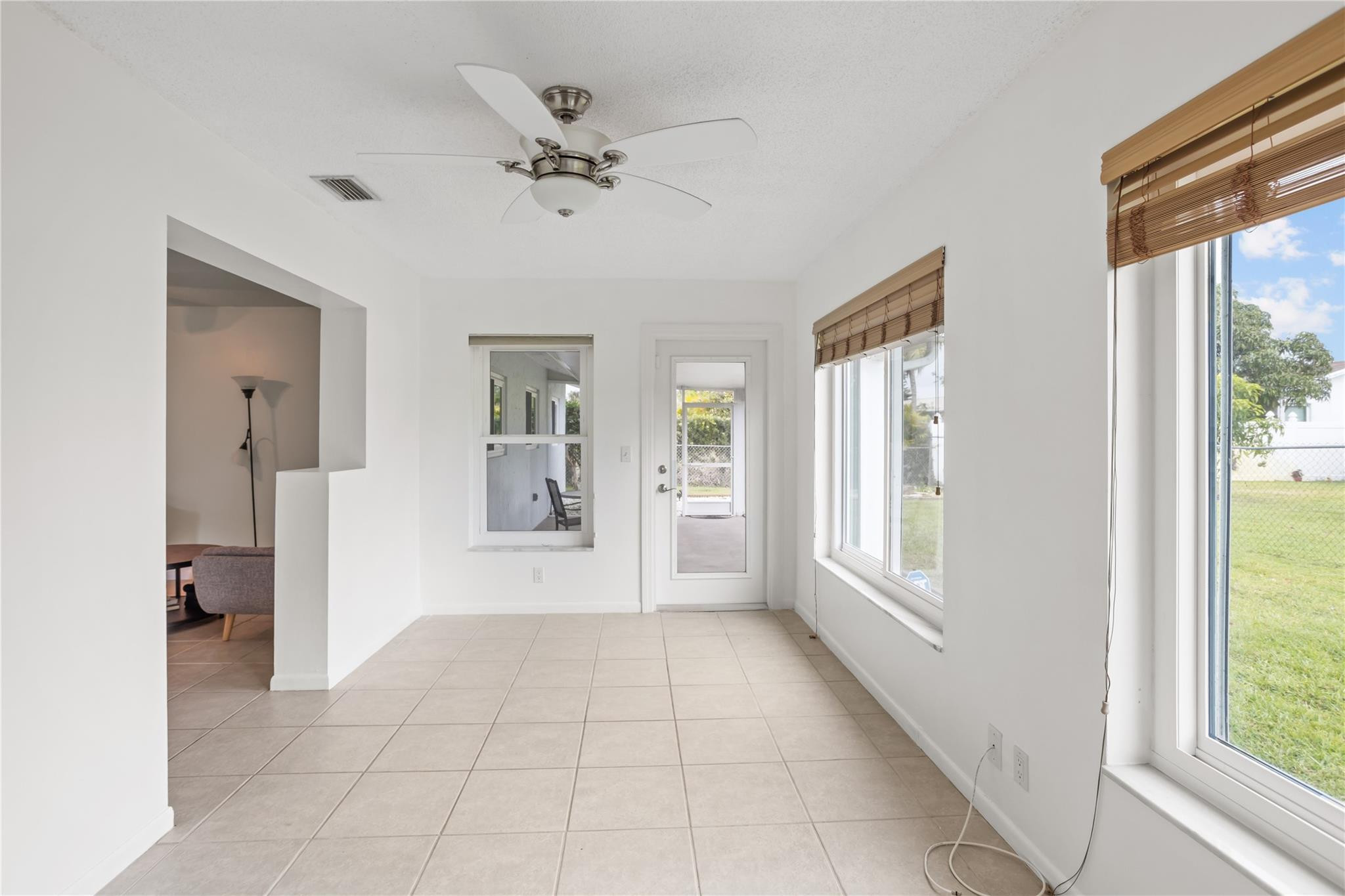 COUNTRY LANE ESTATES - Residential Lease