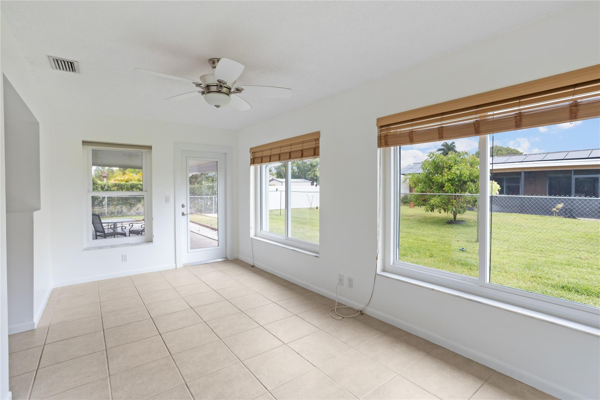 COUNTRY LANE ESTATES - Residential Lease