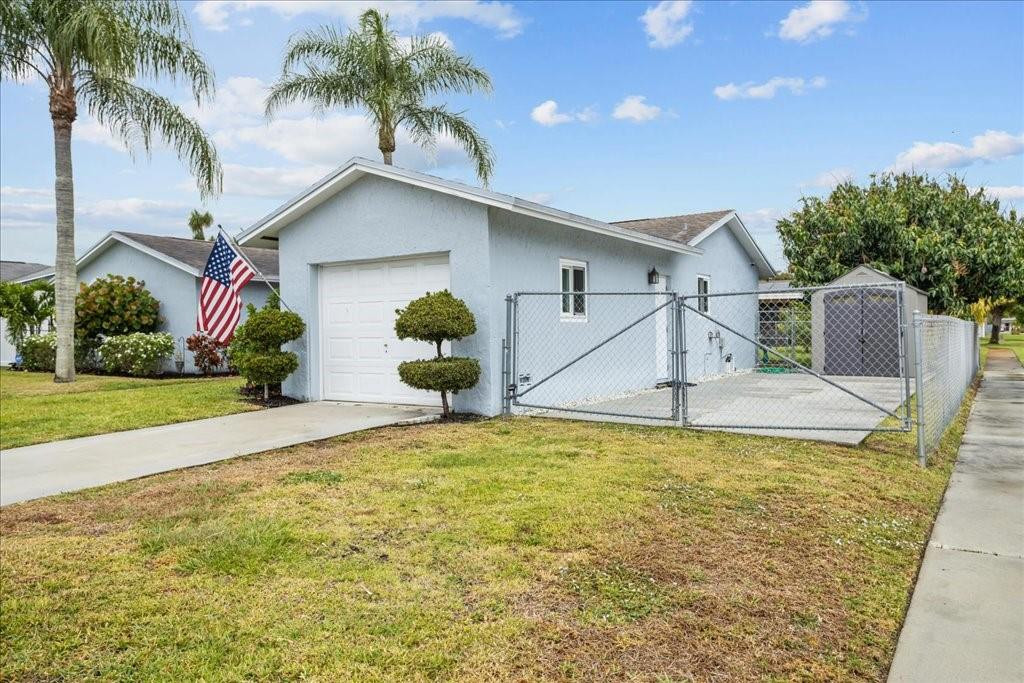 COUNTRY LANE ESTATES - Residential Lease