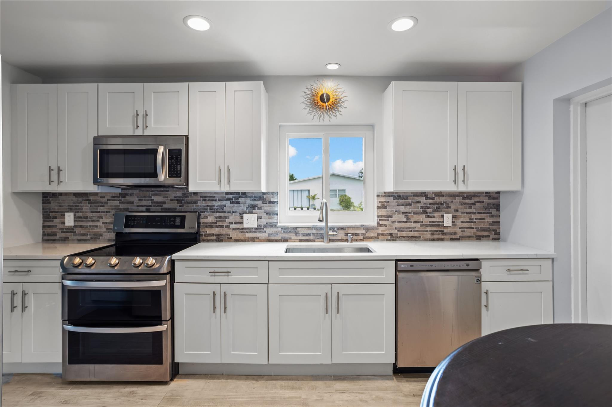 COUNTRY LANE ESTATES - Residential Lease