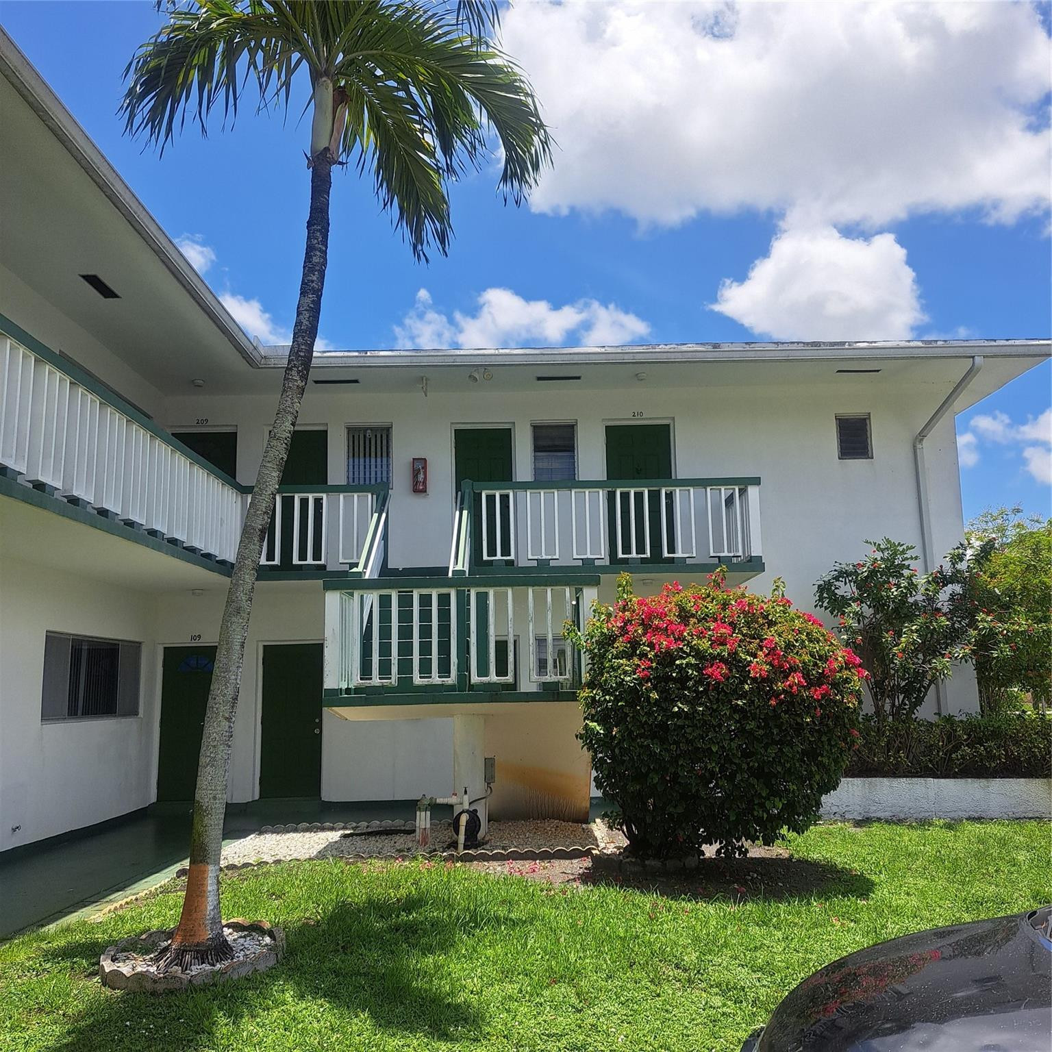 **BACK ON THE MARKET** - CASH ONLY!!!Nice Clean 1 Bedroom Apartment, New carpet, New Flat Top Range, Upgraded New Electrical Box, New Kitchen Vinyl Flooring In Kitchen., and water is including in the Monthly HOA Partial Furnished, "AS IS'' Condition. Seller is motivated, Makes This Unit your next Sale.A 55+ Community, and is part of a small PUD community Sellers are Motivated, view Sellers are open to offers.