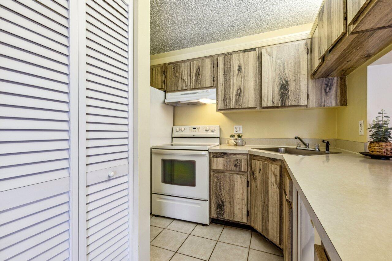 PINE RIDGE NORTH II COND DECL FILED 10-1-82 - Residential
