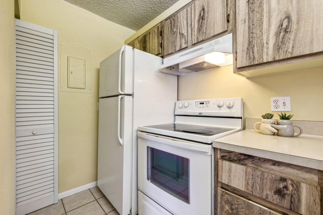 PINE RIDGE NORTH II COND DECL FILED 10-1-82 - Residential