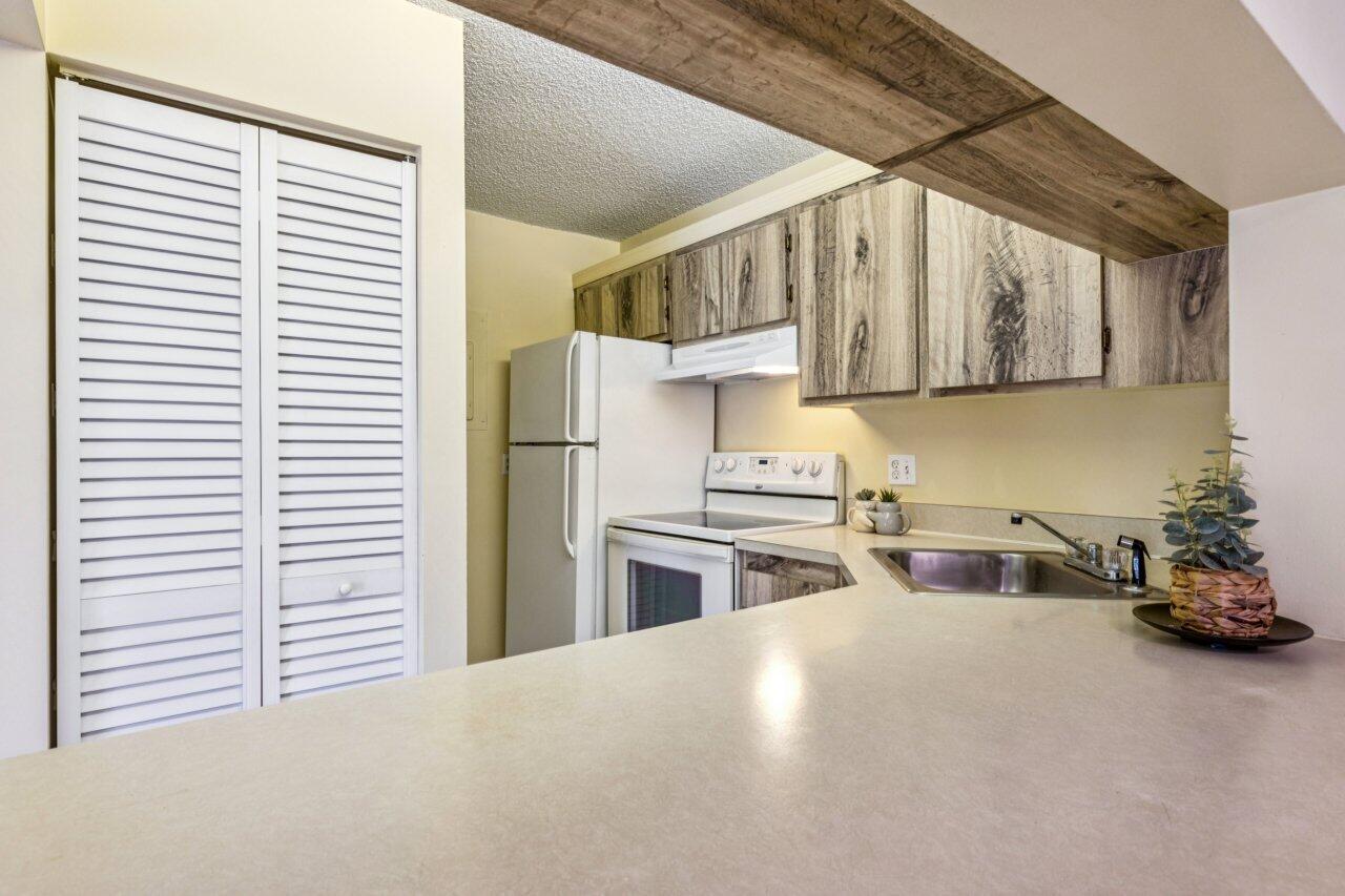 PINE RIDGE NORTH II COND DECL FILED 10-1-82 - Residential