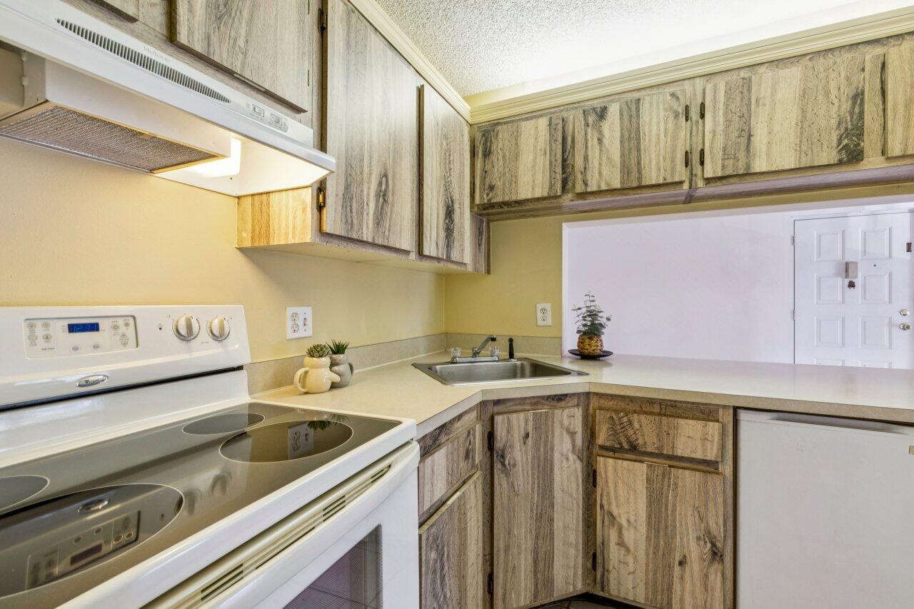 PINE RIDGE NORTH II COND DECL FILED 10-1-82 - Residential