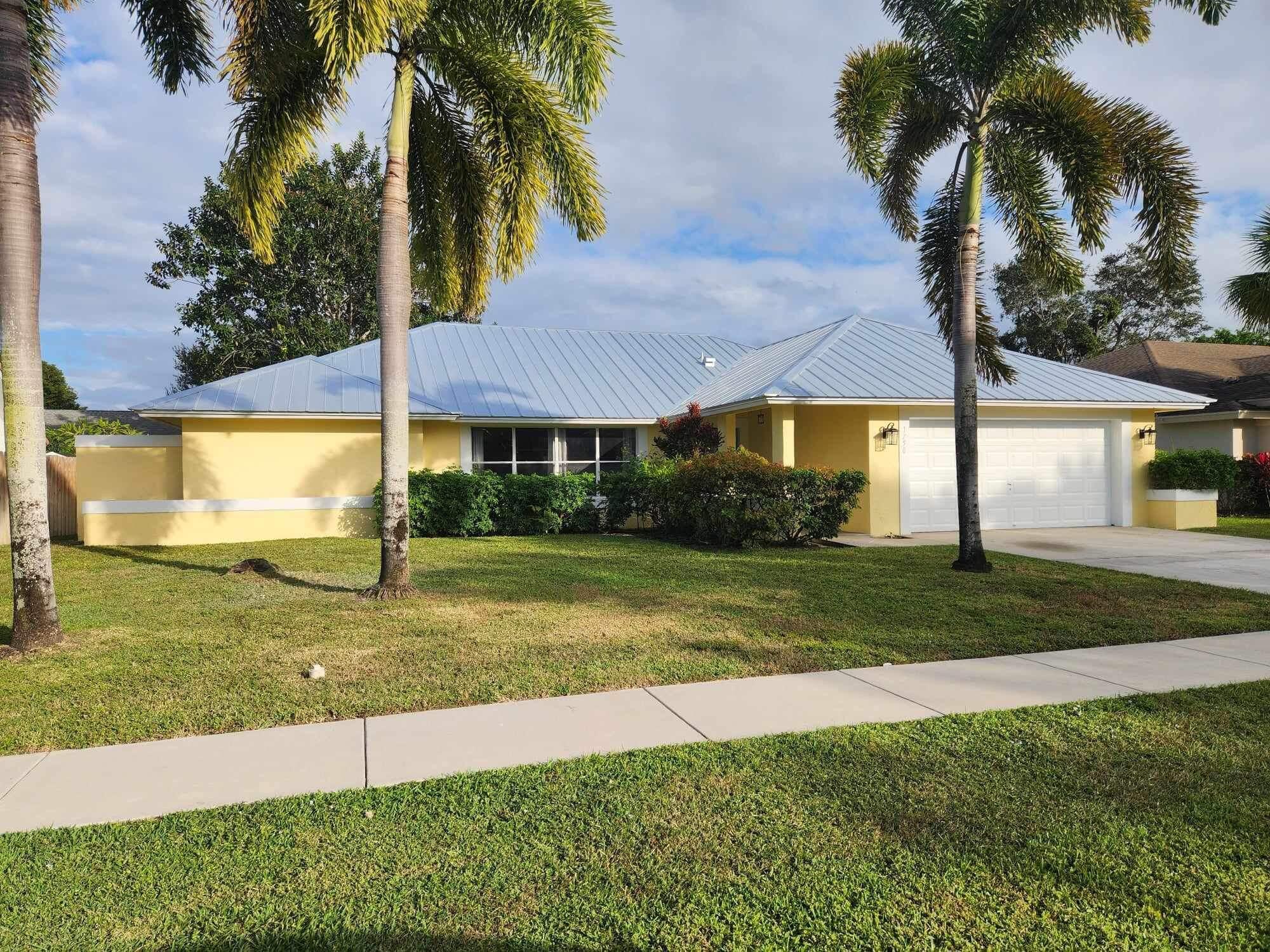 Freshly updated 3 bedroom, 2 bath, 2 garage, split floor plan home, located in Sugar Pond Manor. With tile throughout, a living room, a family room, formal dining room, laundry room, and a screened patio perfect for relaxing or entertaining this home has it all! Pets will be considered on a case-by-case basis. This home is located near shopping, and restaurants. Minutes from The Winter Equestrian Festival, Global and IPC. Home will be unfurnished