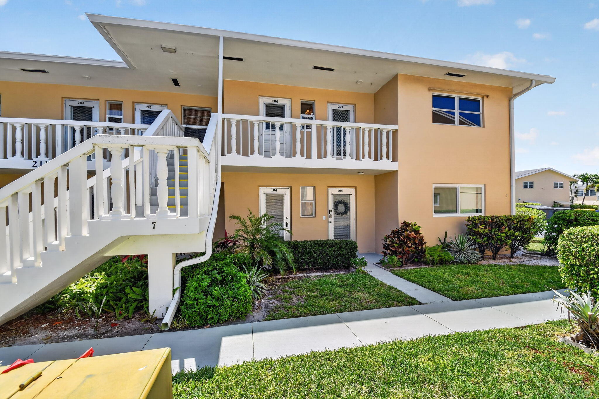 VILLAGE ROYALE CONDO 1 - Residential