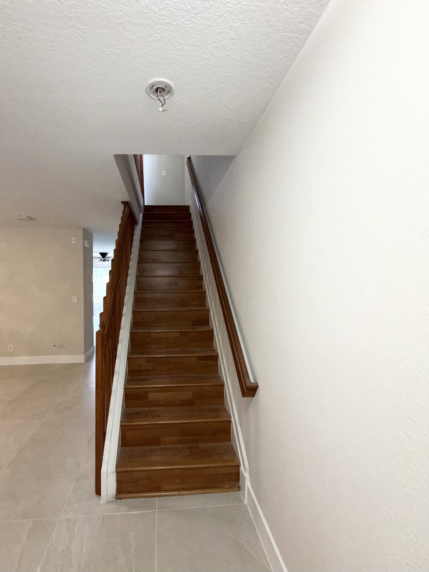SUMMIT LAKE - Residential