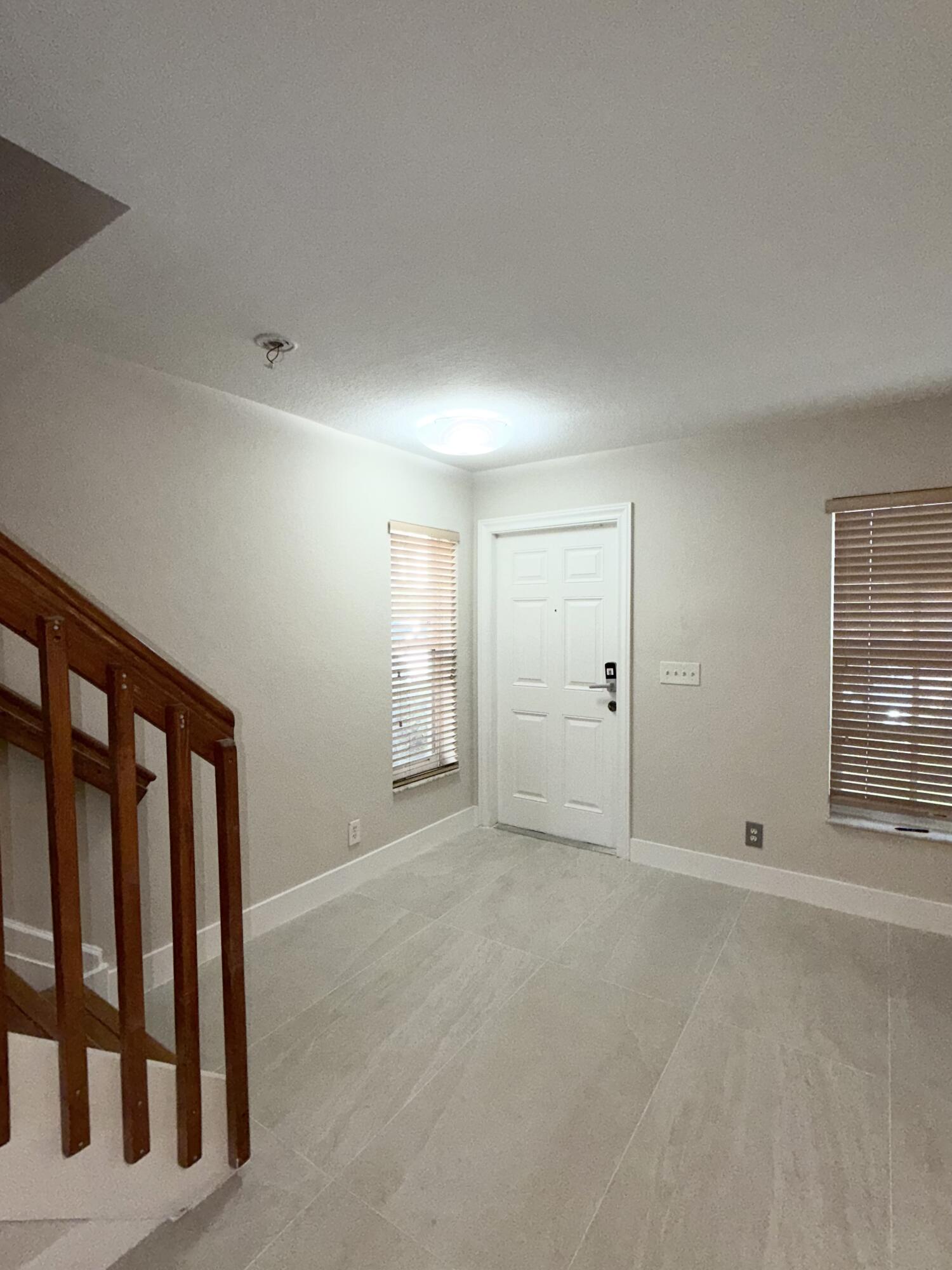 SUMMIT LAKE - Residential